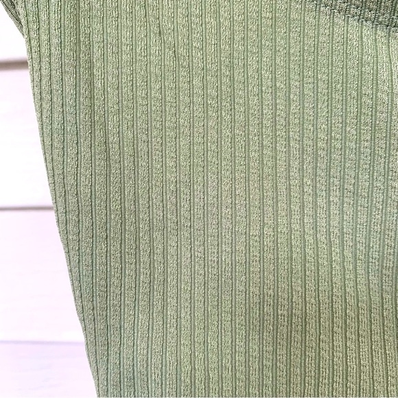 Women’s Olive Green NWT Half  Ribbed Crop Tank Top size XL - Picture 5 of 5